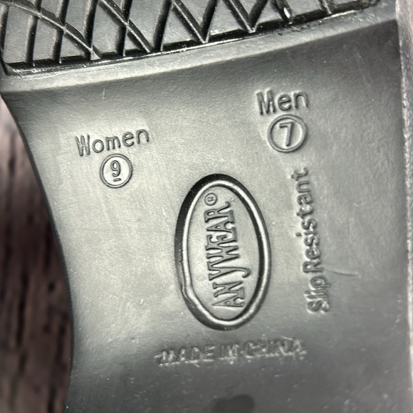 ANYWEAR Black & Pink Hearts Breast Cancer Awareness Slip On Professional Clogs - Picture 16 of 17